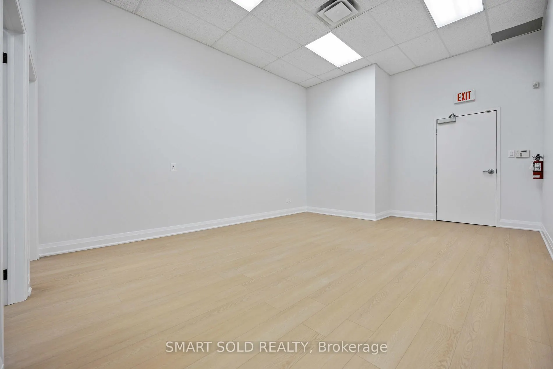 8787 Woodbine Ave, #239