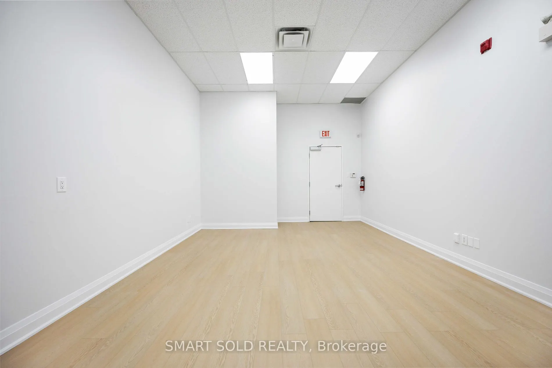 8787 Woodbine Ave, #239
