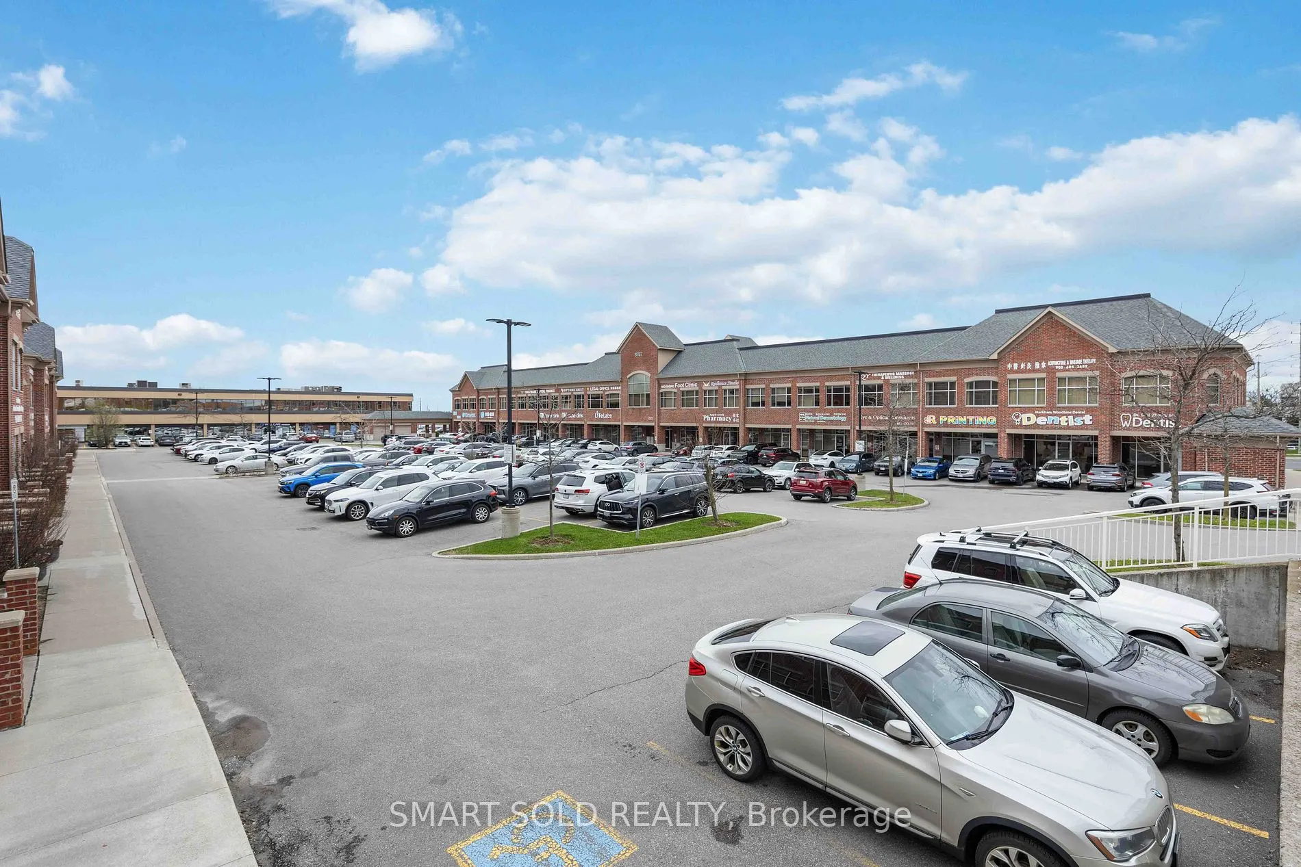 8787 Woodbine Ave, #239