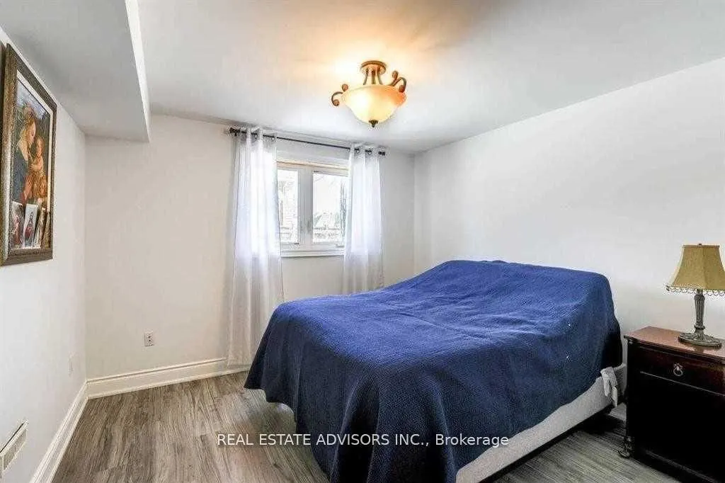 17 Agincourt Road