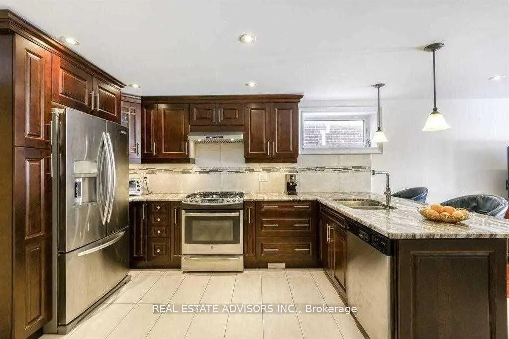 17 Agincourt Road