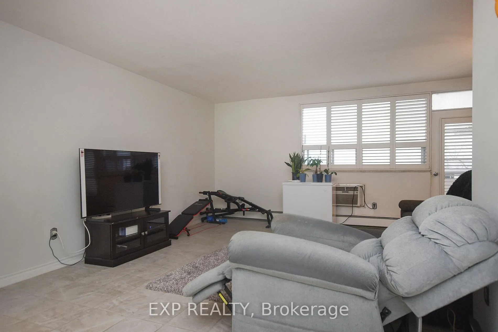 67 Richmond Street, #607