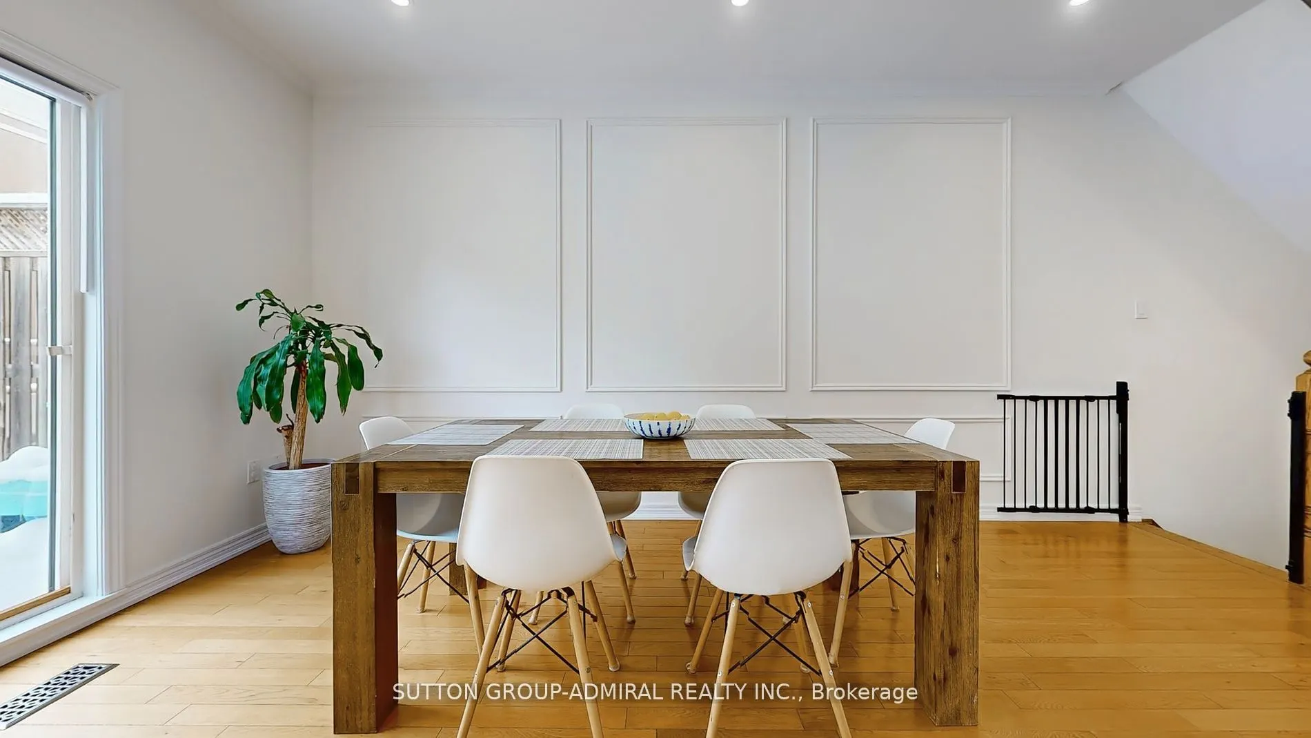 9241 Bathurst St, #5