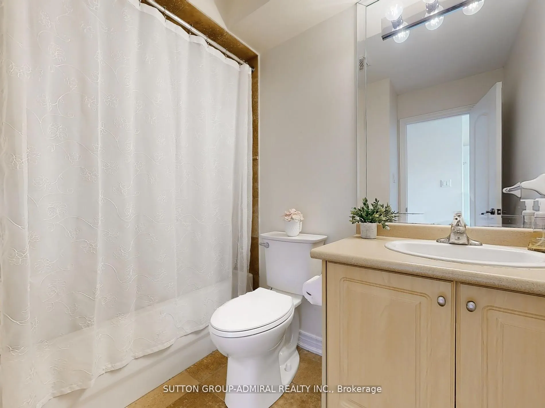 9241 Bathurst St, #5