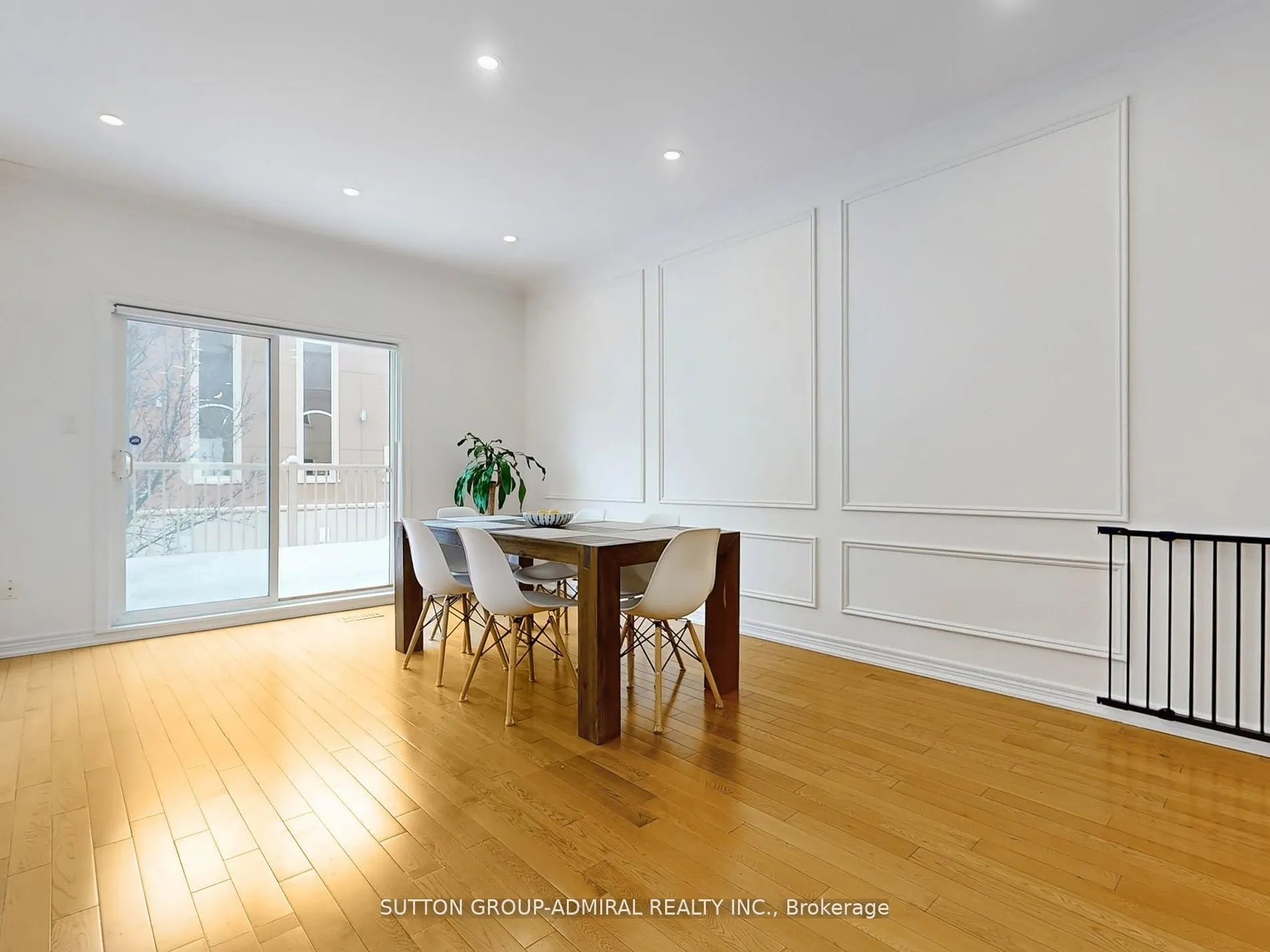 9241 Bathurst St, #5