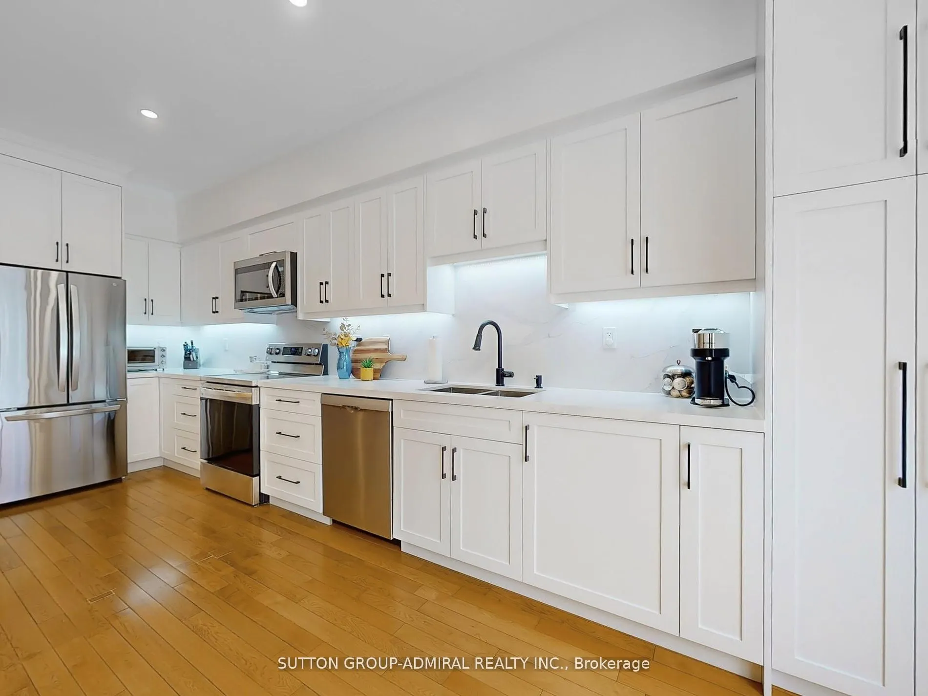 9241 Bathurst St, #5