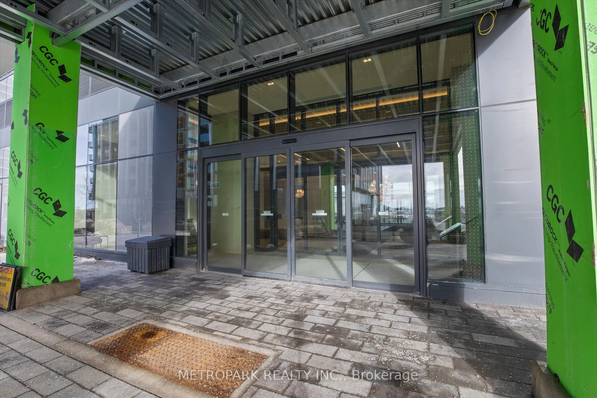 8960 Jane Street, #709