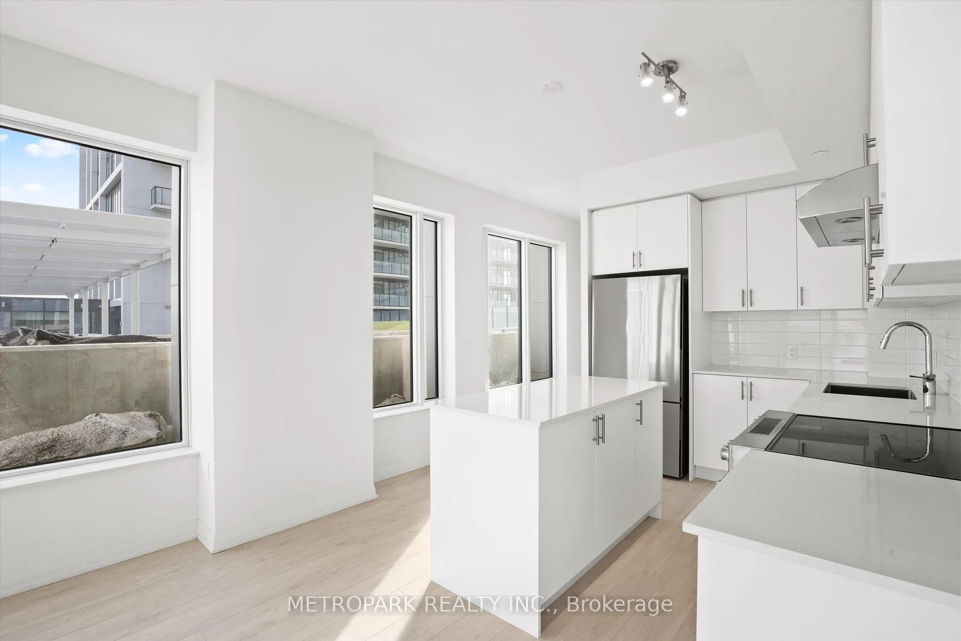 8960 Jane Street, #709