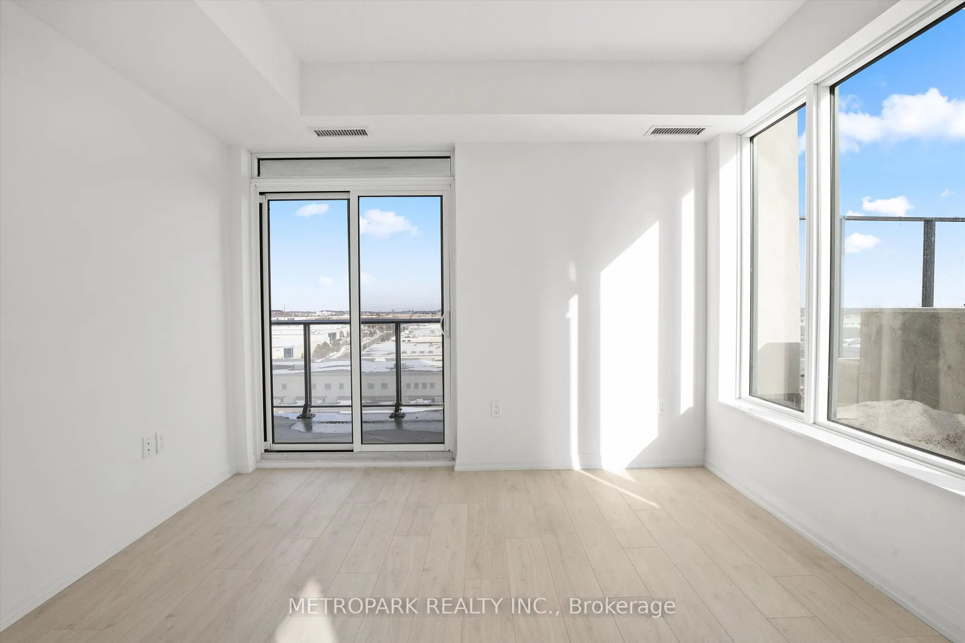 8960 Jane Street, #709