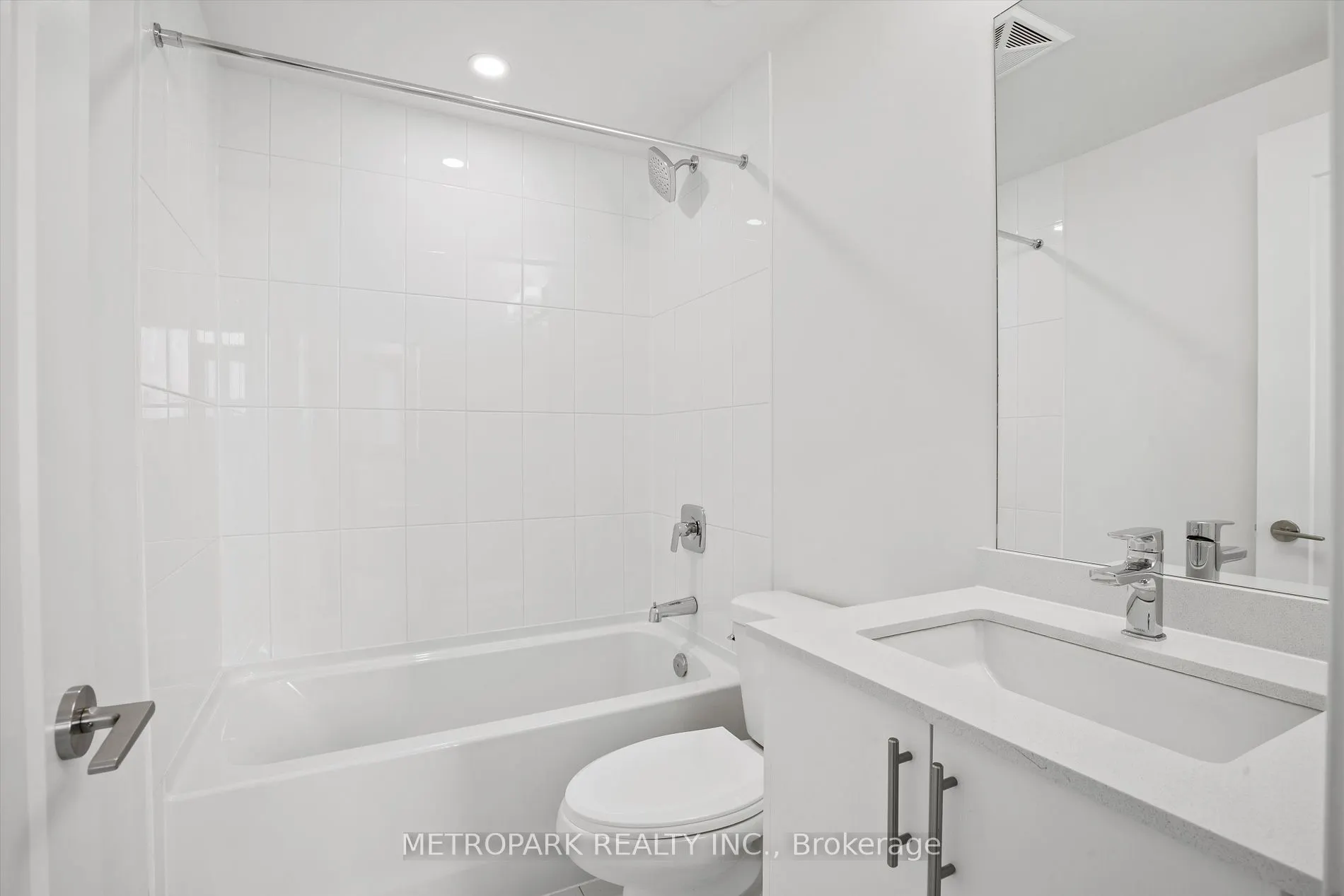 8960 Jane Street, #709