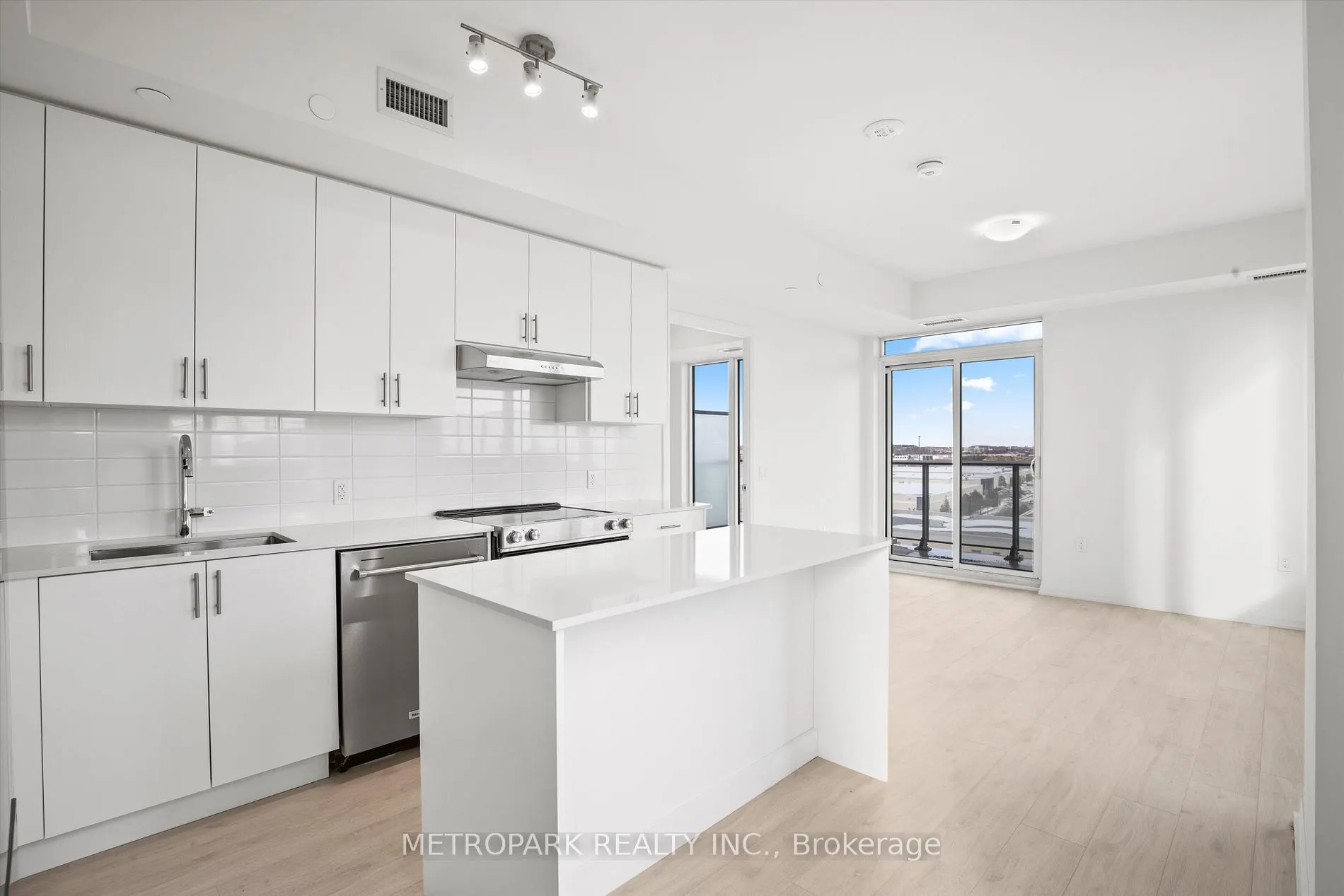 8960 Jane Street, #709