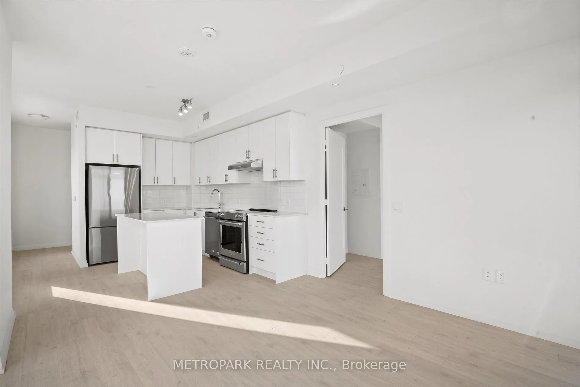 8960 Jane Street, #709