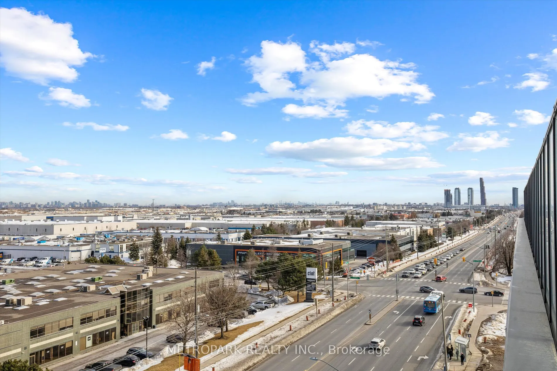 8960 Jane Street, #709