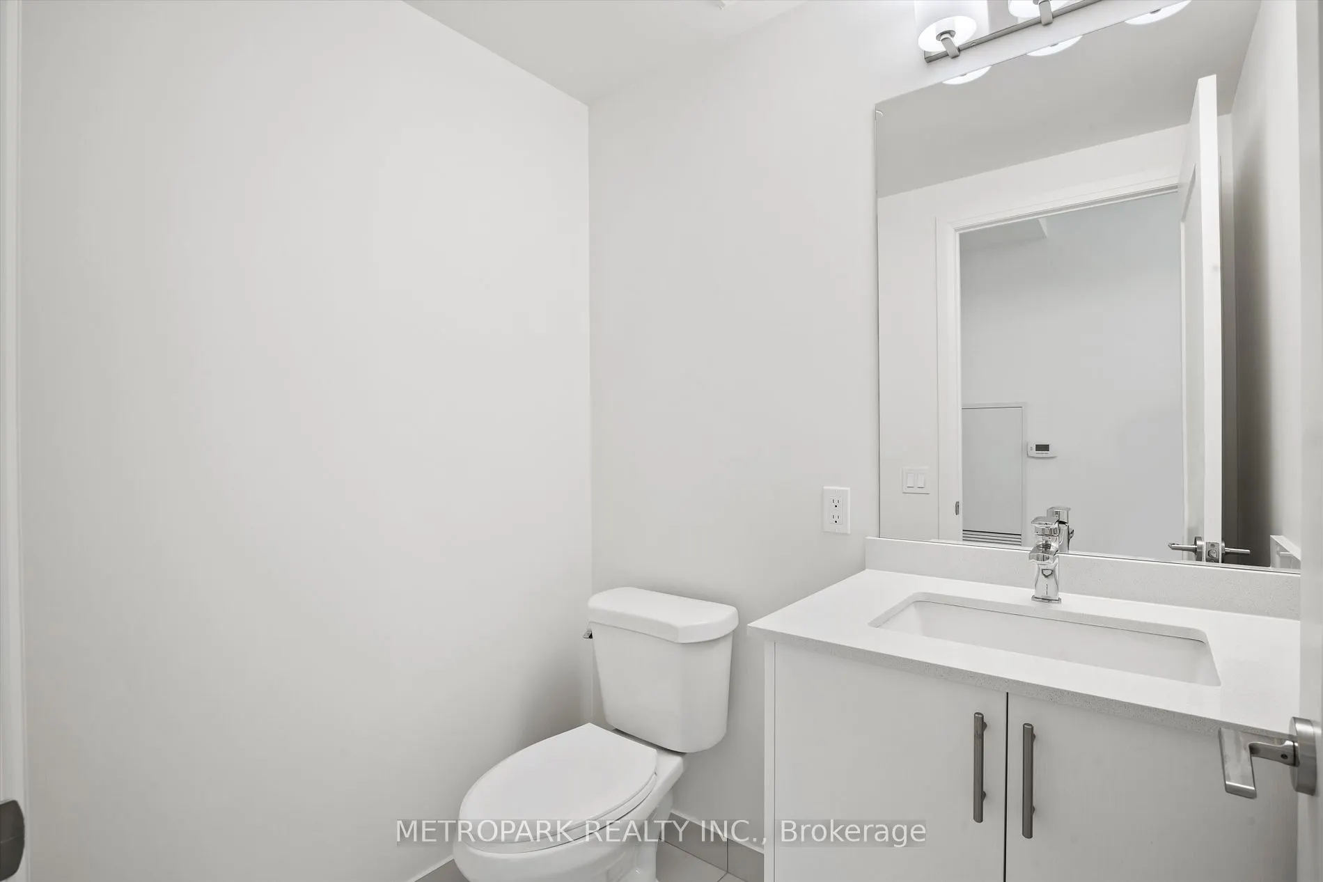 8960 Jane Street, #709