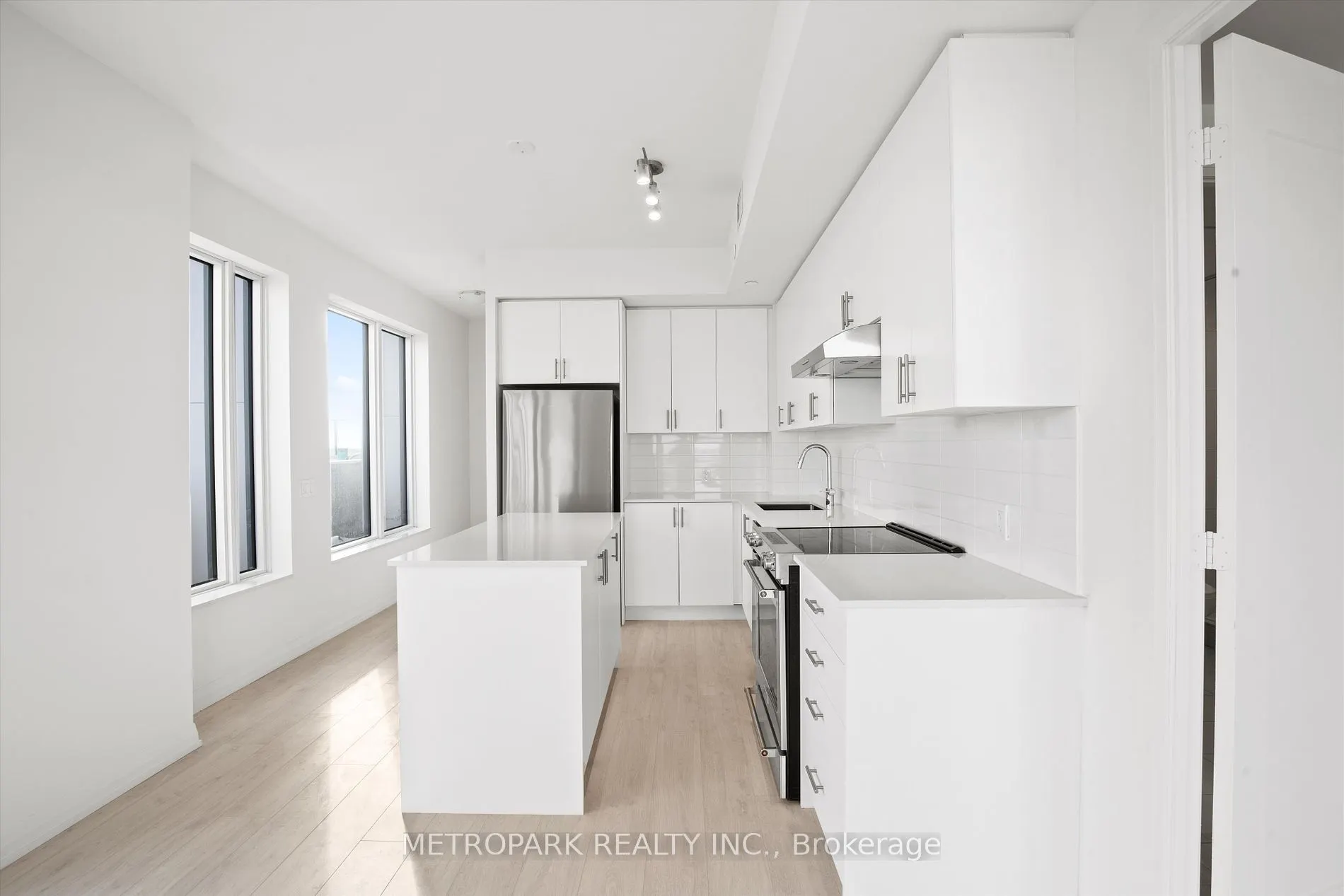 8960 Jane Street, #709