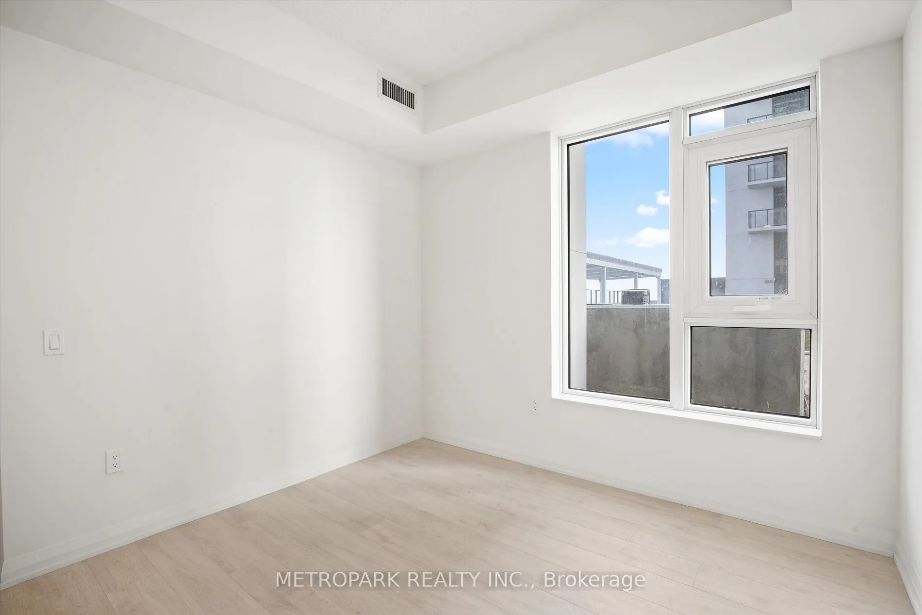 8960 Jane Street, #709