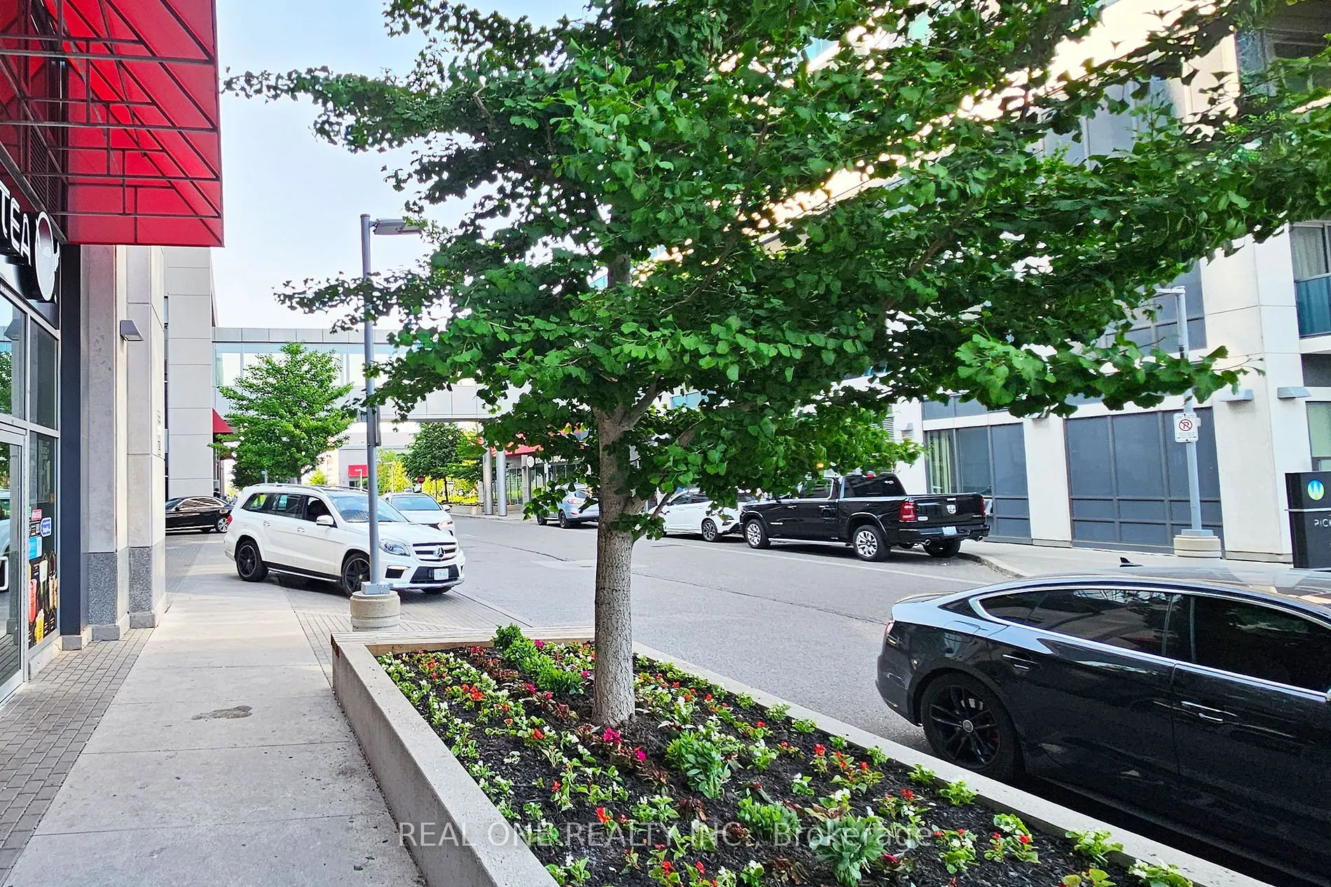 7163 Yonge Street, #101