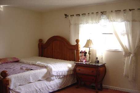 8 Millcroft Way