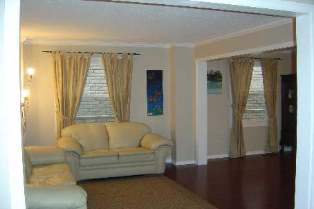 8 Millcroft Way