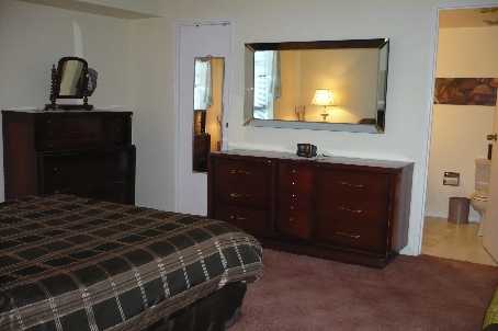 15390 Yonge St, #104