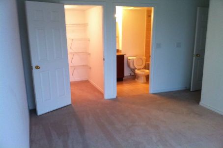 185 Oneida Cres, #816