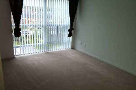 185 Oneida Cres, #816