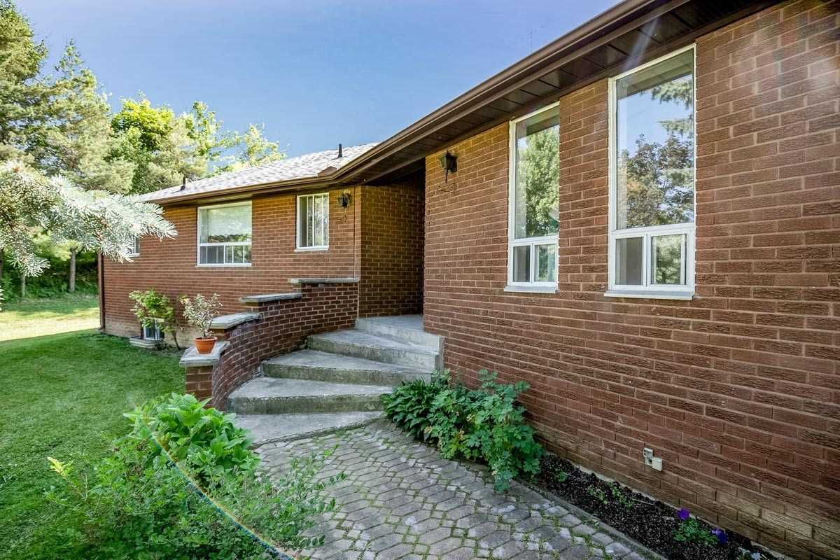 15295 11th Concession