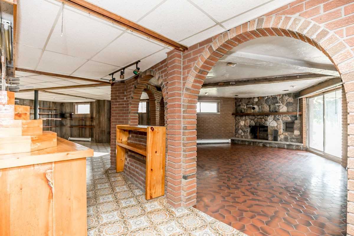 15295 11th Concession