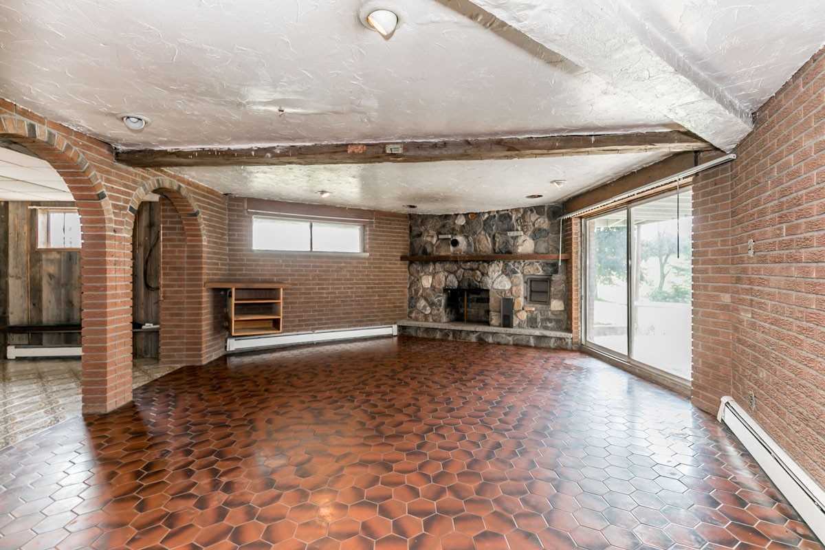 15295 11th Concession