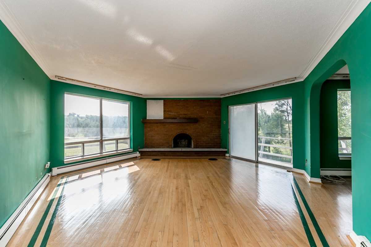 15295 11th Concession