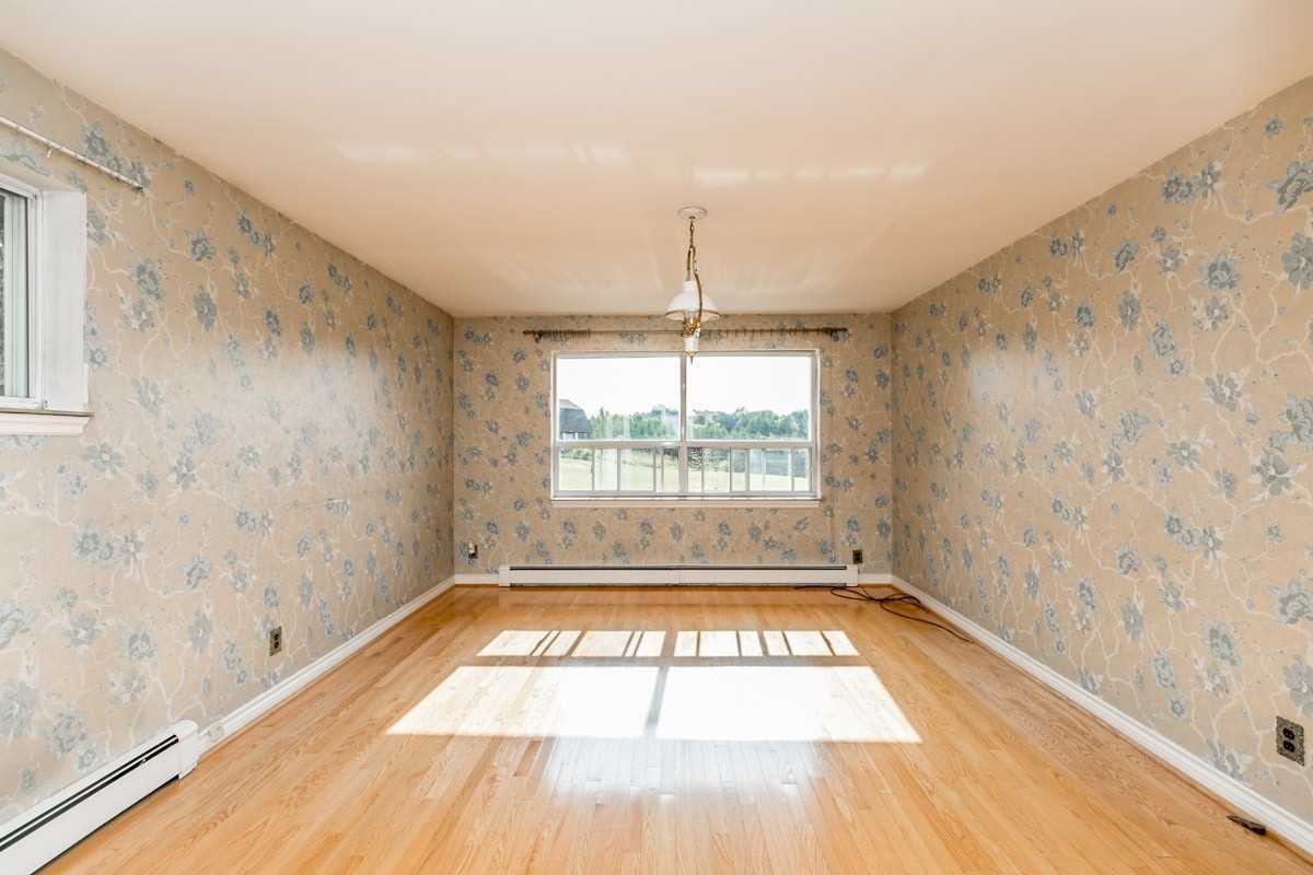 15295 11th Concession