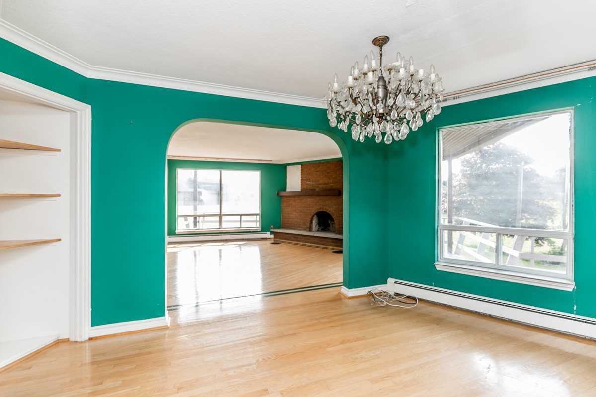 15295 11th Concession