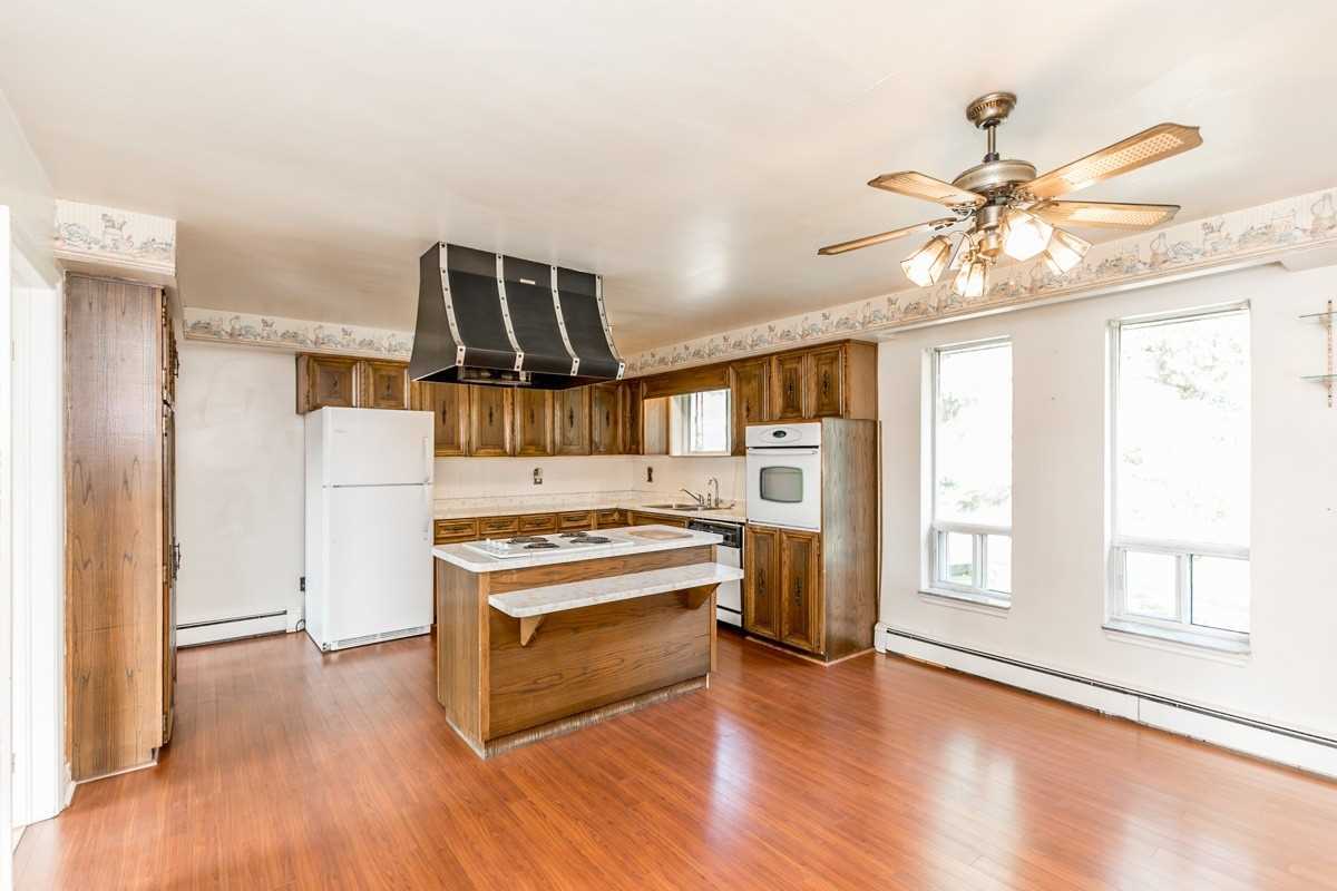 15295 11th Concession