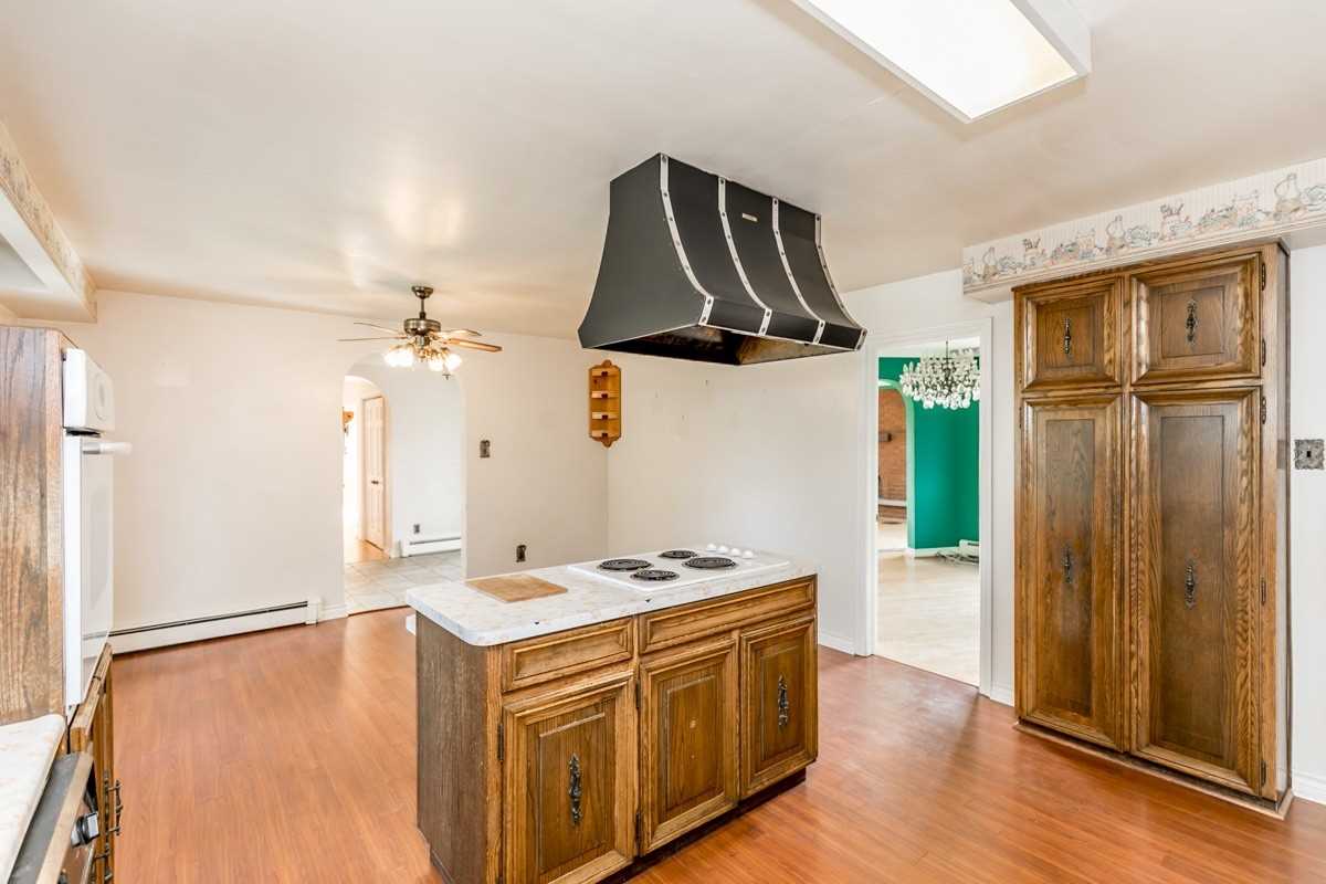 15295 11th Concession