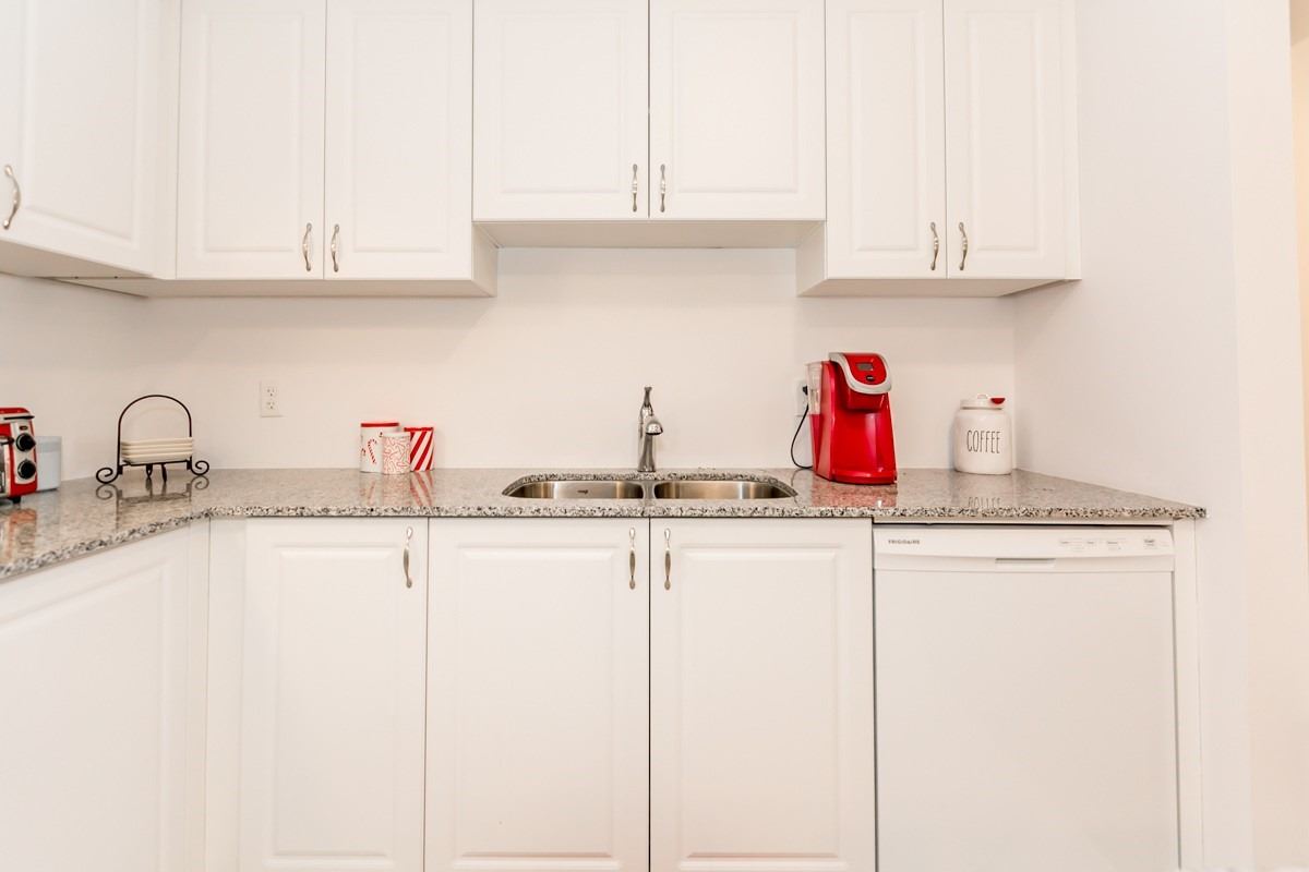 157 Wellington St E, #304