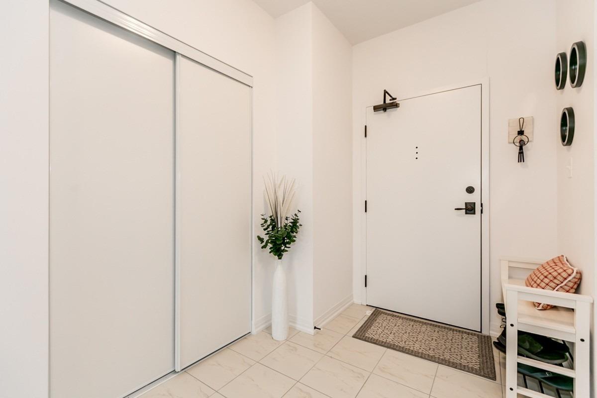 157 Wellington St E, #304