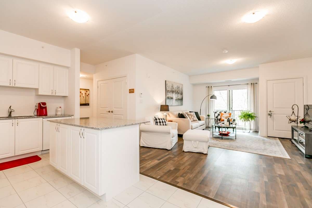 157 Wellington St E, #304