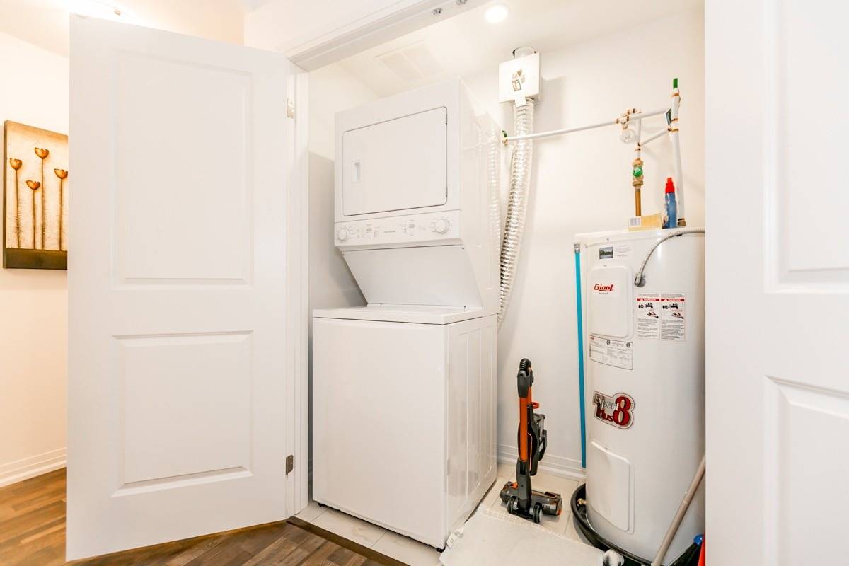 157 Wellington St E, #304