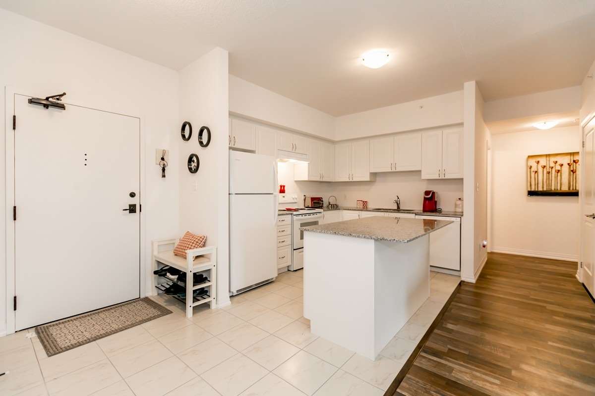 157 Wellington St E, #304