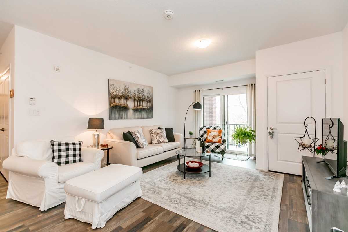 157 Wellington St E, #304