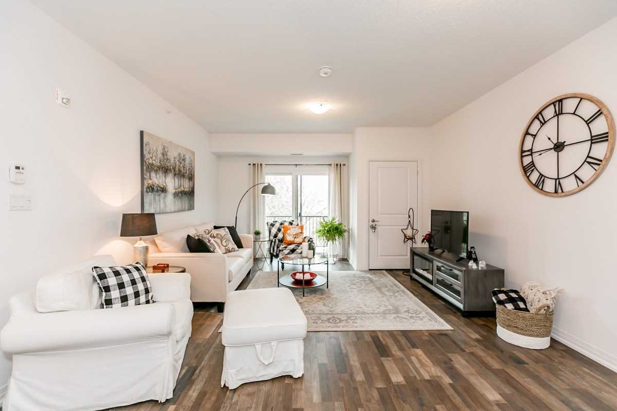 157 Wellington St E, #304