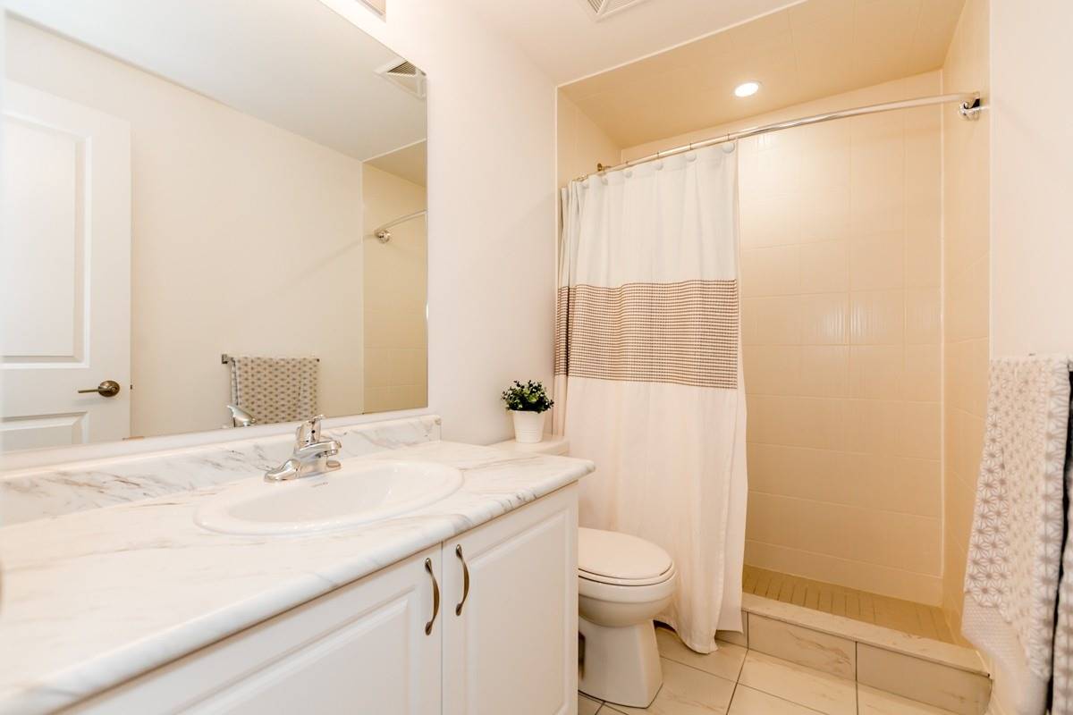 157 Wellington St E, #304