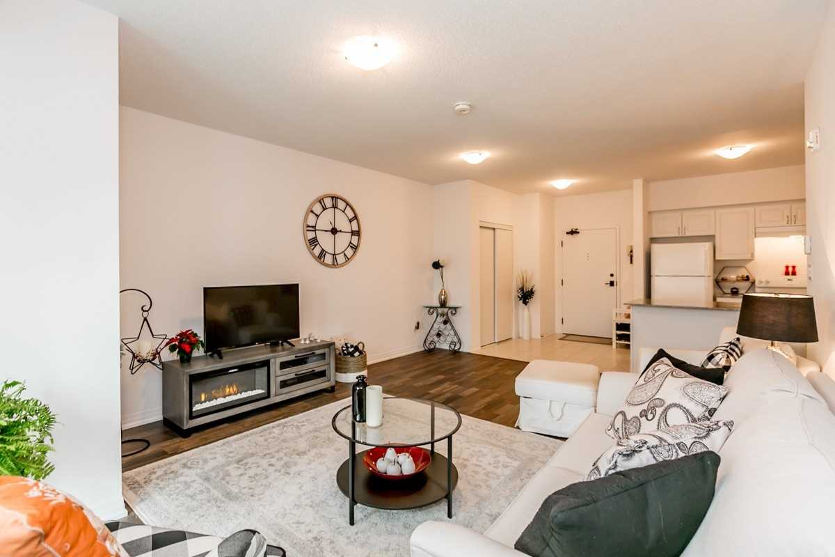 157 Wellington St E, #304