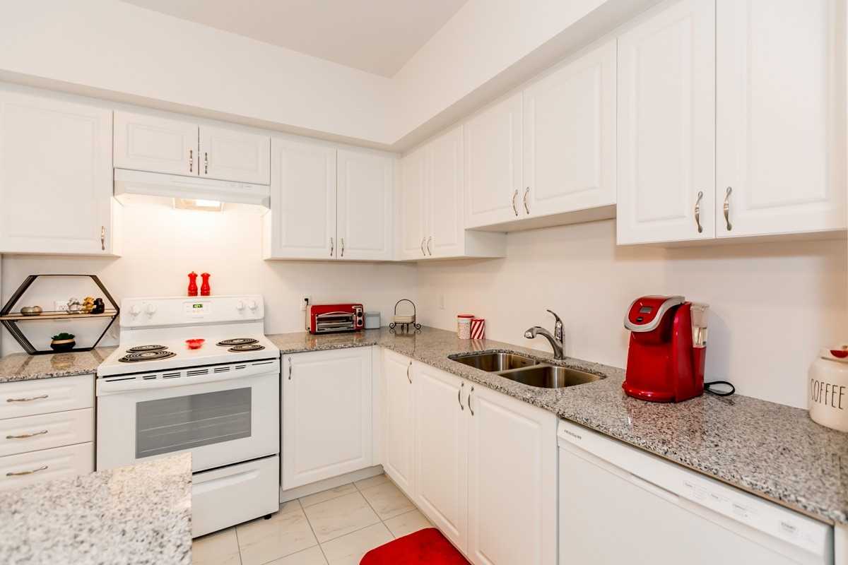 157 Wellington St E, #304