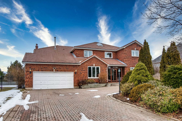 10 Edgecombe Crt, Markham