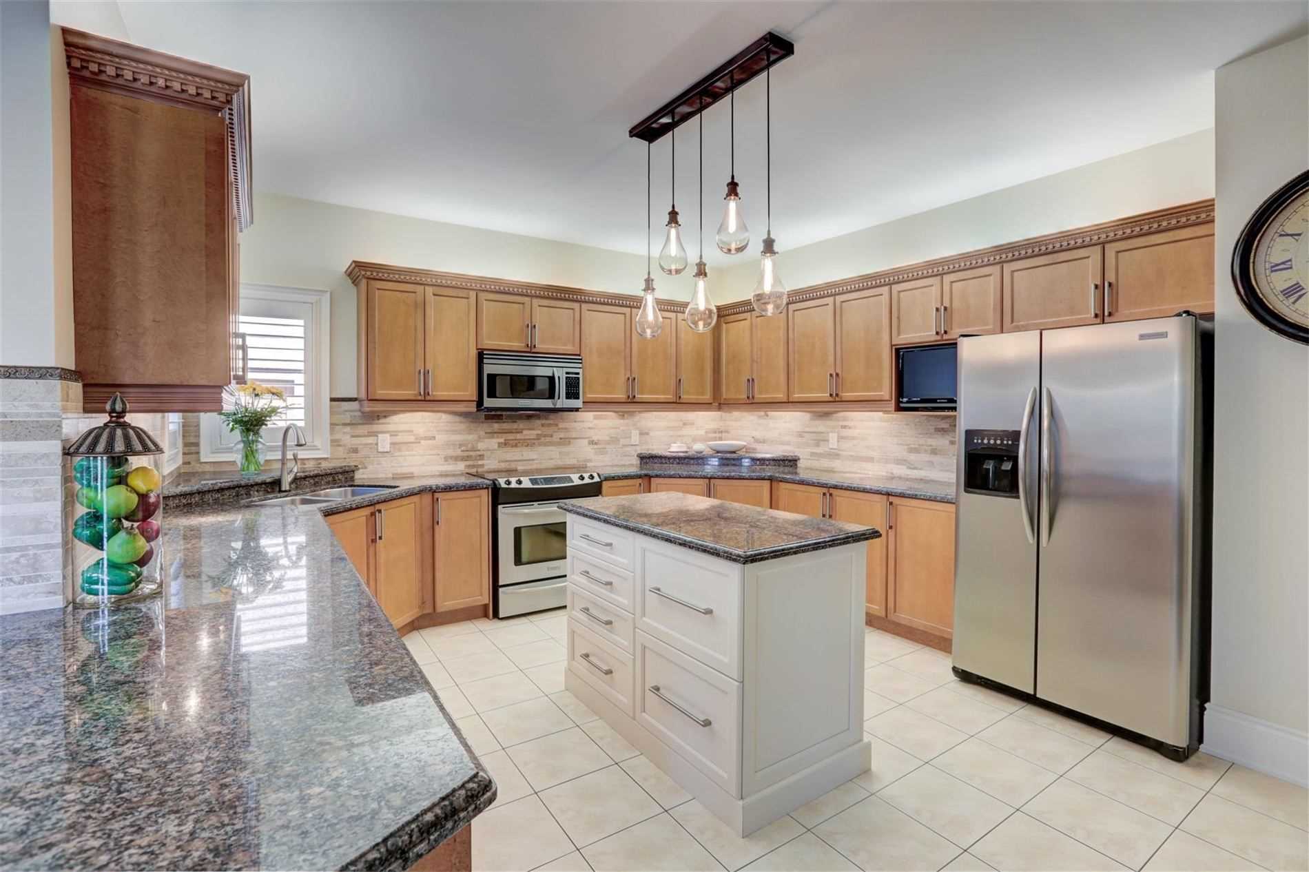 1009 Ivsbridge Blvd