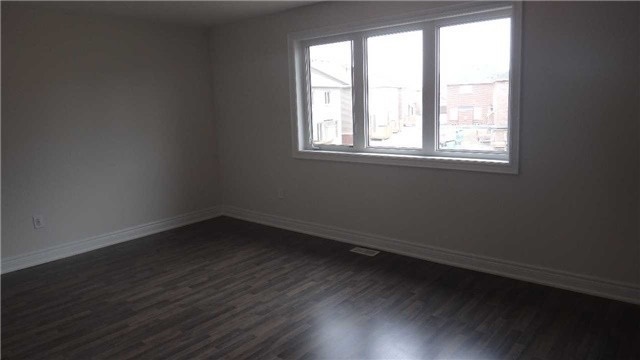 11 Robert Wilson Cres