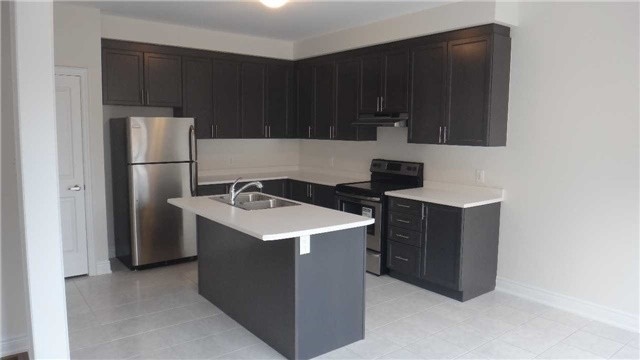 11 Robert Wilson Cres