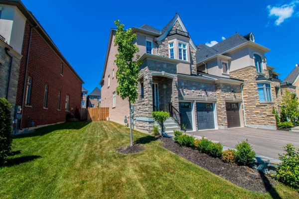 77 Robert Berry Cres, King