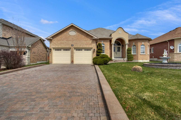 18 Pinemeadow Dr, Vaughan